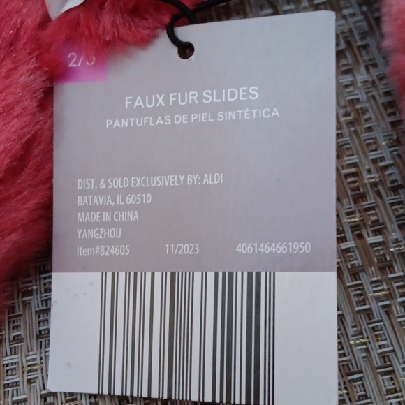 Faux fur slippers.NWT - Picture 6 of 6